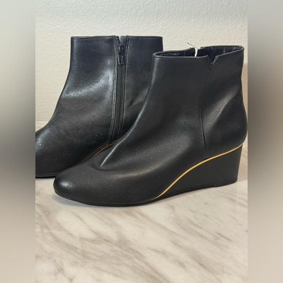Shoes - Women’s Black Ankle Wedge Booties - Sleek Zip Closure